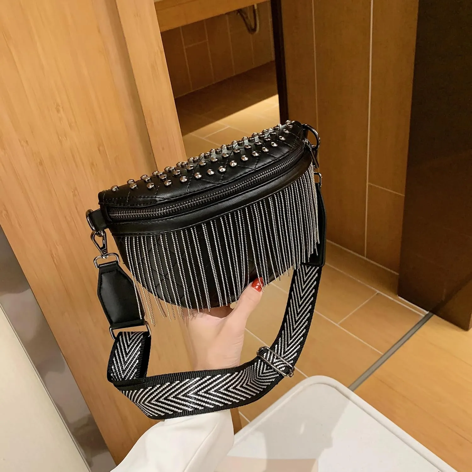 Aiqudou Fanny Pack Chest Bag Crossbody Purse for Women - Women's Leather Waist Bag with Chain Strap, Belt Bag Travel Pouch