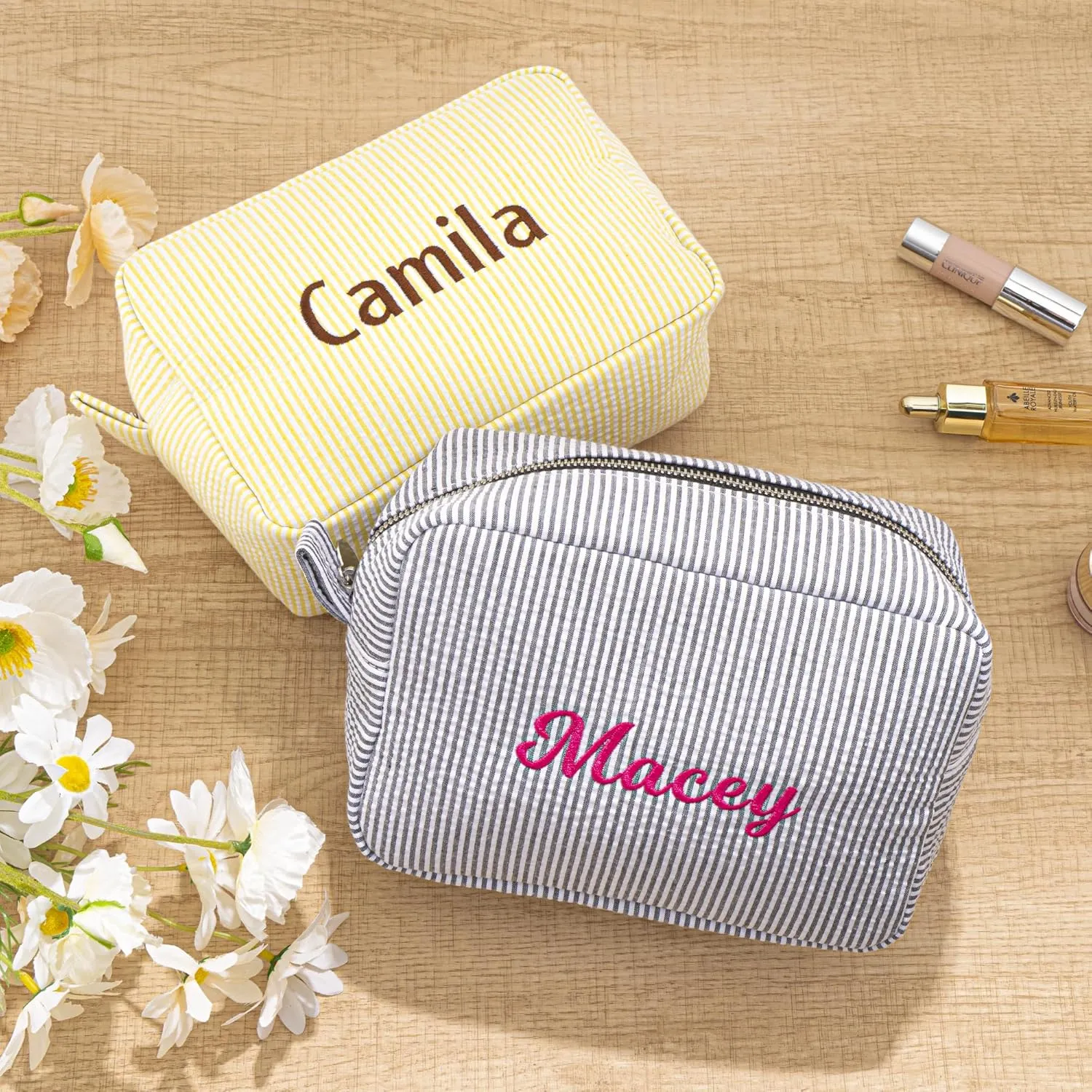 MT WORLD Cosmetic Bag Personalized Makeup Bag for Women Girls Seersucker Preppy Bridesmaid Makeup Bag Cute Aesthetic Toiletry Bag Girls Handbags Purses (Black)