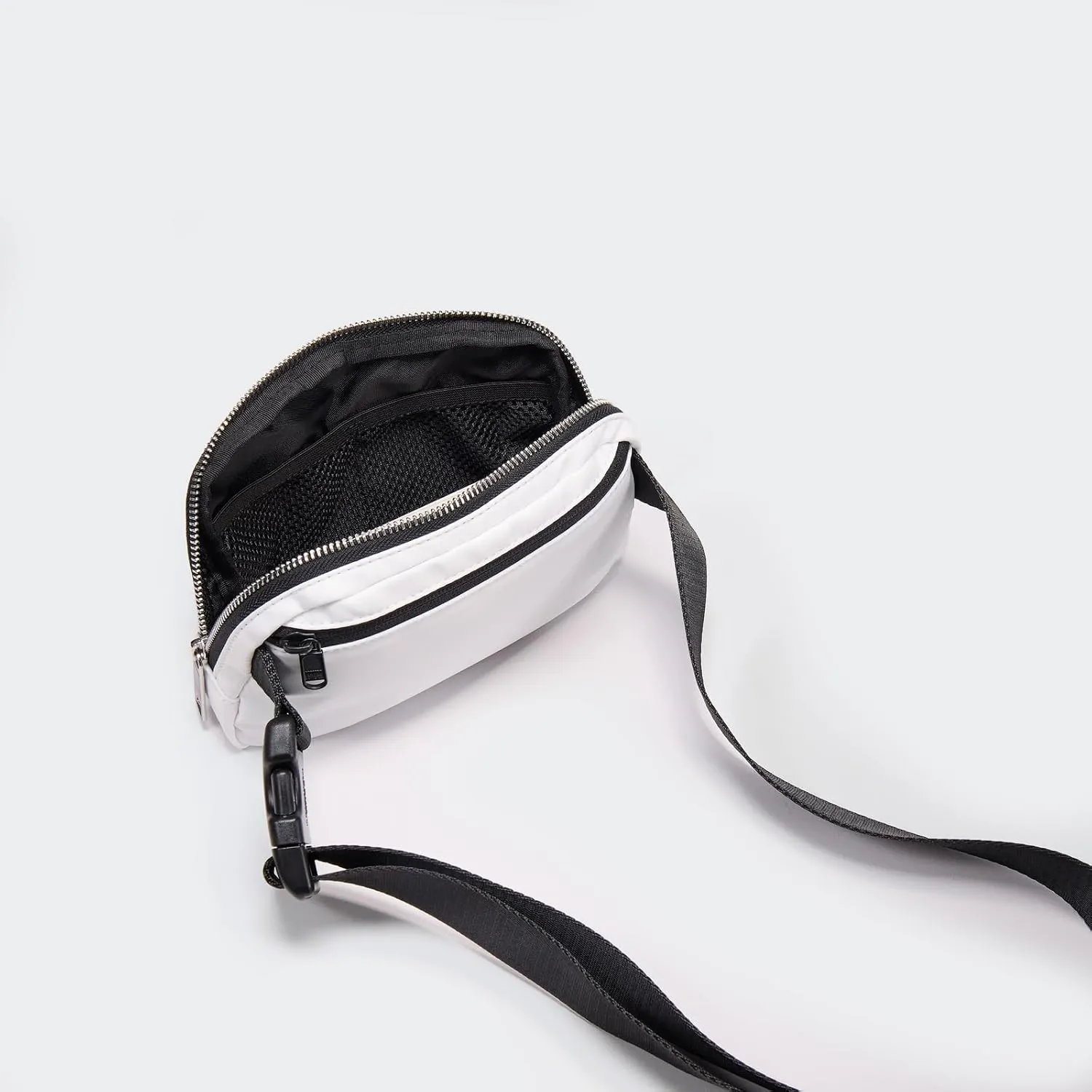 Pander Belt Bag for Women, Fashion Waist Packs, Crossbody Bags, Everywhere Belt Bag with Adjustable Strap (White).